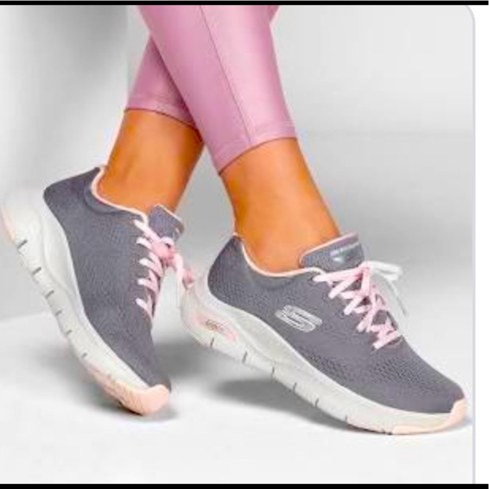 COPY - Sketchers Women's Arch Fit Keep It Up Sneaker size 8
